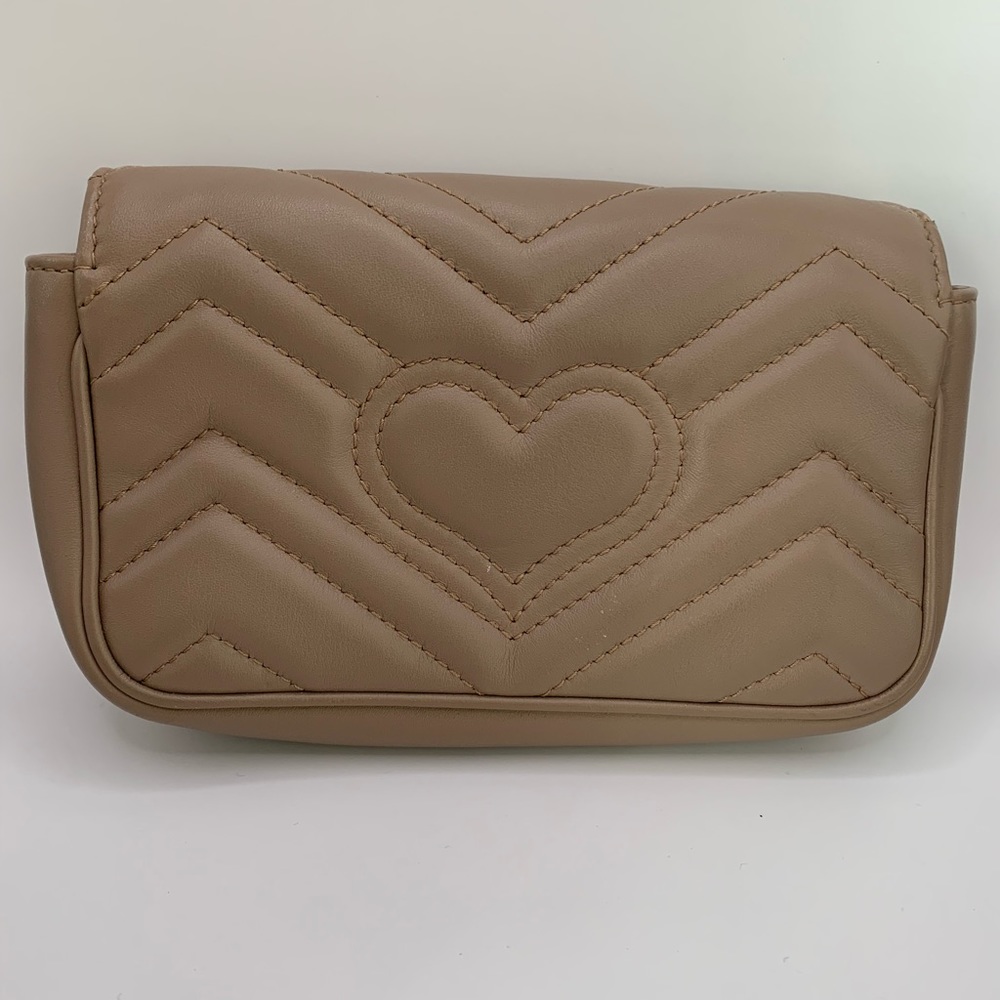 Authentic Gucci GG Marmont super mini matelassé-leather cross-body bag - Picture 2 of 9